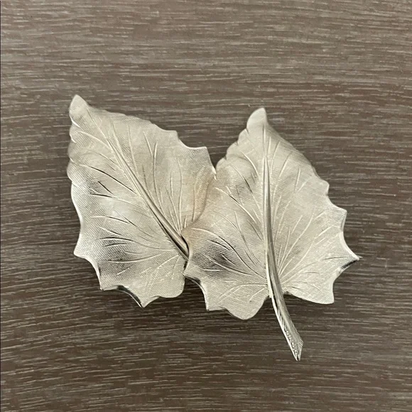Artisan Silver Tone Leaf Brooch - Picture 6 of 6